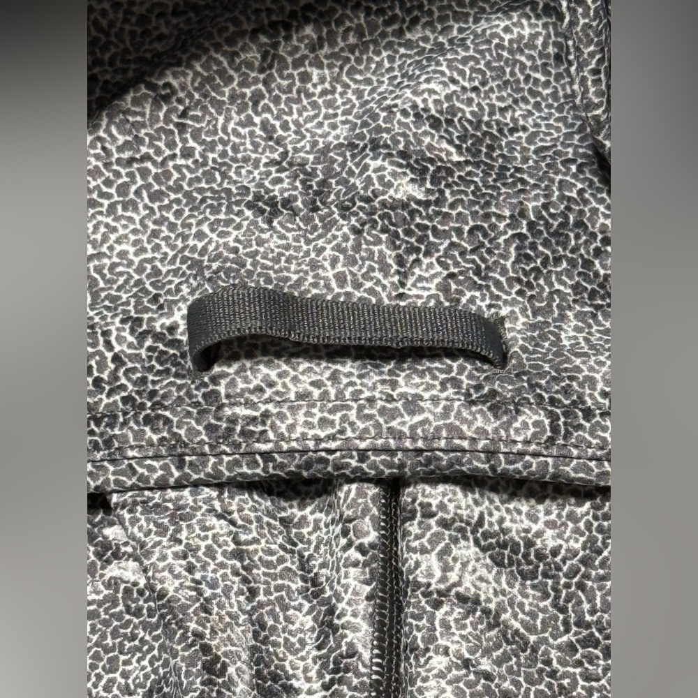 High-Rise Tropical Fern Print Lululemon Gray Crop Leggings Size 4 - Picture 12 of 12